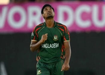 মোস্তাফিজ ‘ওয়ান’ পিস !