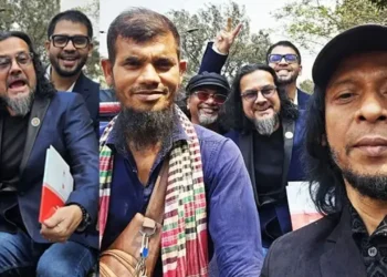 একুশে পদক নিয়ে রিকশায় ফিরলেন ওয়ারফেজ সদস্যরা