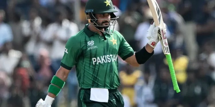 সাহিবজাদার রেকর্ড শতকে পাকিস্তানের বড় সংগ্রহ