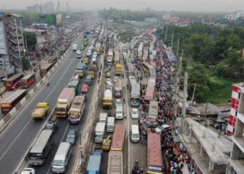 ঈদে ঘরমুখী মানুষের যাত্রা নির্বিঘ্ন করতে ডিএমপির কঠোর নির্দেশনা