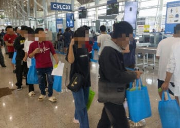 ৩৫ বাংলাদেশিসহ ১৫৯ কারাবন্দিকে ফেরত পাঠালো মালয়েশিয়া