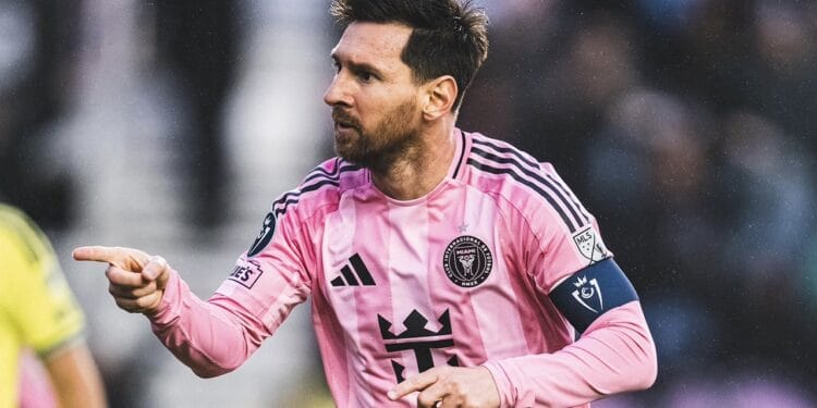 ৯০০ গোলের অনন্য মাইলফলক মেসির