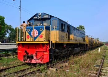 চলন্ত ট্রেনে পরীক্ষামূলকভাবে চালু স্টারলিংক ইন্টারনেট