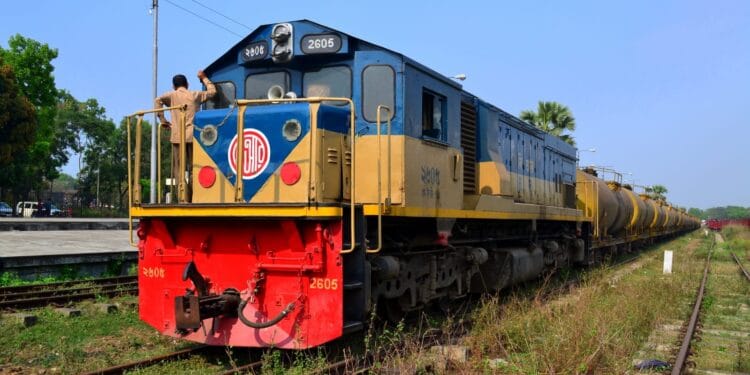 চলন্ত ট্রেনে পরীক্ষামূলকভাবে চালু স্টারলিংক ইন্টারনেট