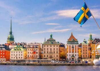 অভিবাসন ও নাগরিকত্ব নীতিতে কড়াকড়ি: বদলে যাচ্ছে কি সুইডেন?