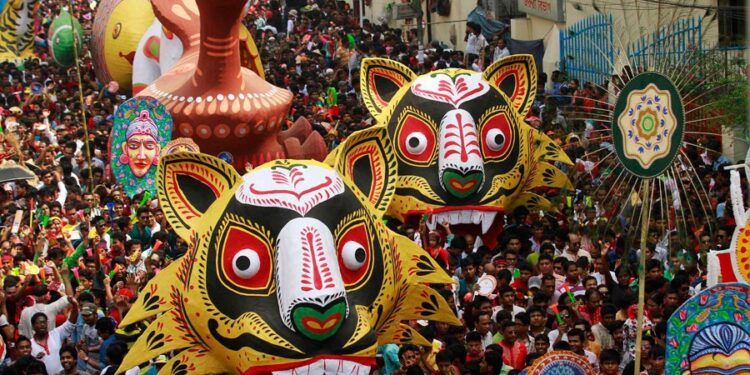 নিউইয়র্কের কেন্দ্রস্থলে এক টুকরো বাংলাদেশ: বৈশাখের আগেই টাইমস স্কয়ারে মঙ্গল শোভাযাত্রা!