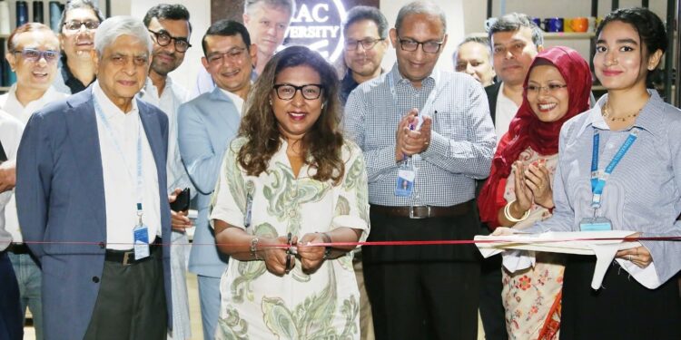ব্র্যাক ইউনিভার্সিটিতে অফিশিয়াল মার্চেন্ডাইজ শপ উদ্বোধন