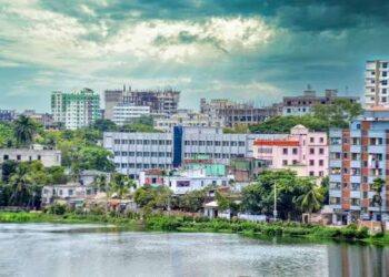রসমালাইয়ের শহরে এবার ‘বাটিক’ চমক: সাশ্রয়ী দাম আর রঙের খেলায় মাতোয়ারা ক্রেতারা!