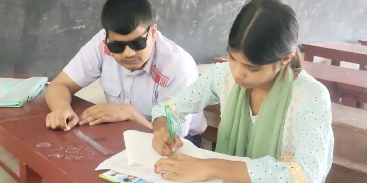 অদম্য ইচ্ছাশক্তি: দৃষ্টিহীন শরীফ আলীর এসএসসি পরীক্ষা জয়