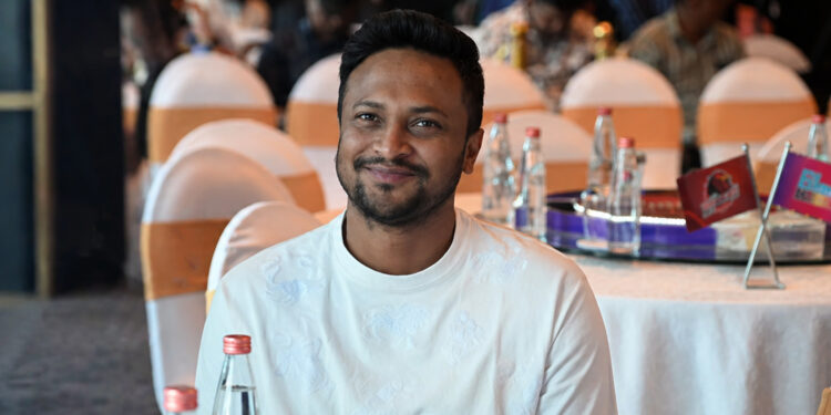 বছরের শেষেই দেশে ফেরার আশায় আছি: সাকিব আল হাসান