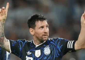 নীরবতা ভেঙে লিওনেল মেসির আবেগঘন বার্তা