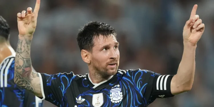 নীরবতা ভেঙে লিওনেল মেসির আবেগঘন বার্তা