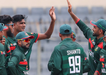 নাহিদ ঝড়ে দুইশর আগেই থামল নিউজিল্যান্ড
