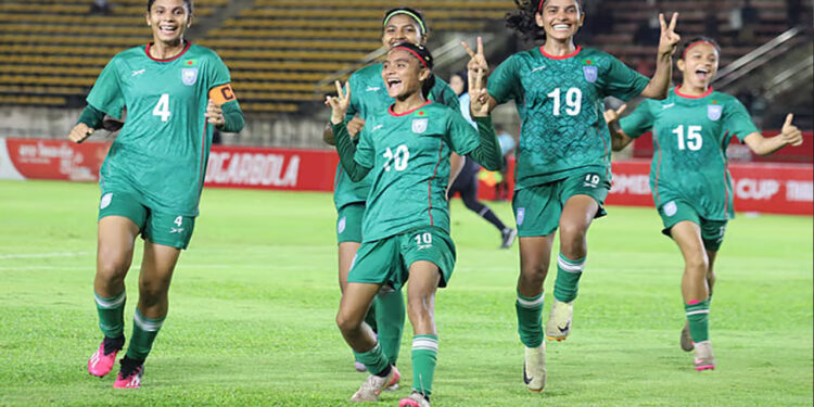 রাতে ভারতের মুখোমুখি হচ্ছে বাংলাদেশ