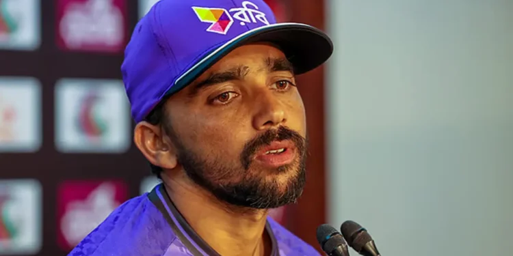 সেঞ্চুরি হাতছাড়া হলেও আক্ষেপ নেই মুমিনুলের, আছে বউয়ের গালি খাওয়ার ভয়