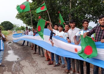 ২০২২ ফুট দৈর্ঘ্যের আর্জেন্টিনার পতাকা তৈরি করে সাড়া ফেলেছে সমর্থকরা