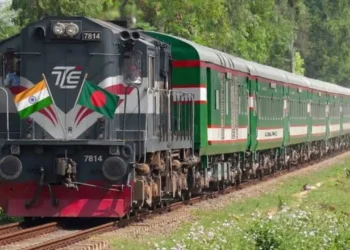 হাসিনার পতনের পর প্রথমবার ভারত থেকে আসছে ট্রেনের কোচ