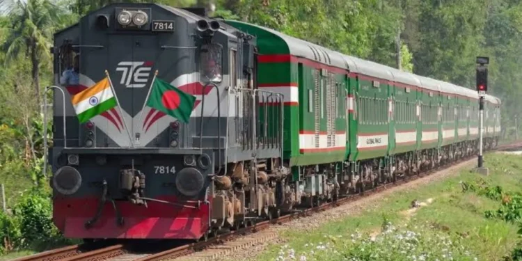 হাসিনার পতনের পর প্রথমবার ভারত থেকে আসছে ট্রেনের কোচ