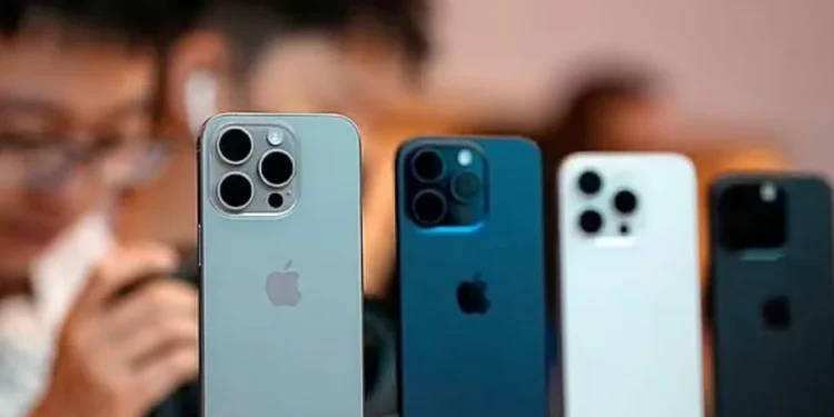 আইফোন প্রেমীদের জন্য দুঃসংবাদ দিলো টিম কুক