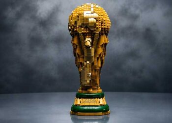 উন্মোচিত হলো হীরাখচিত বিশ্বকাপ ট্রফি