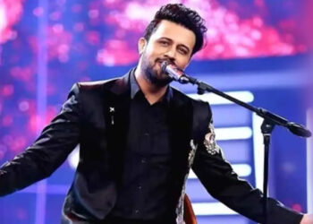 ভিডিও বার্তায় ঢাকার ভক্তদের ‘২৪ জুলাই দেখা হবে’ বলে জানালেন আতিফ আসলাম