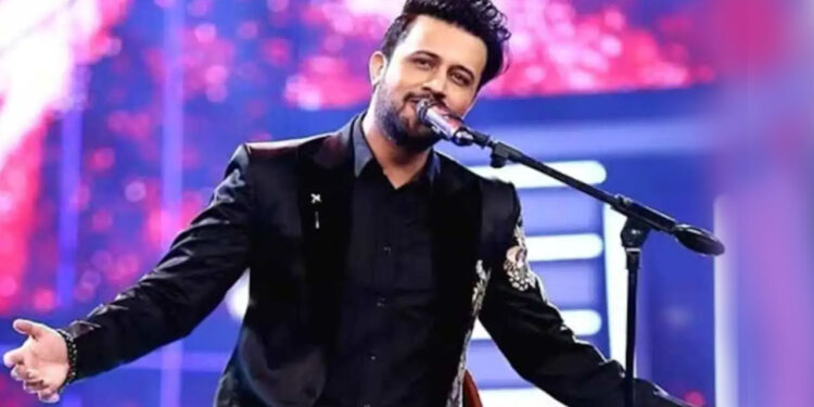 ভিডিও বার্তায় ঢাকার ভক্তদের ‘২৪ জুলাই দেখা হবে’ বলে জানালেন আতিফ আসলাম