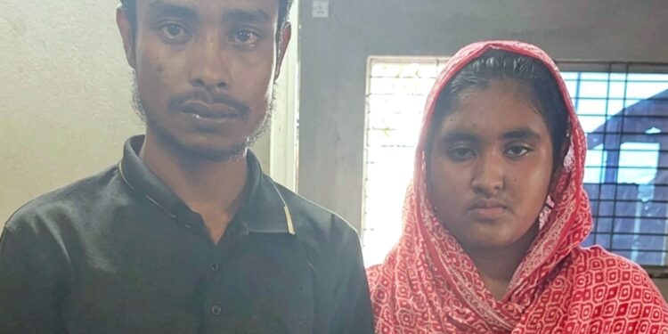 স্ত্রীর আবদার পূরণে মধ্যরাতে ঘুরতে বেরিয়ে বিপাকে দম্পতি, চোর সন্দেহে আটক