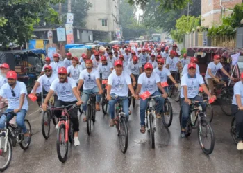 লাল কার্ড দেখিয়ে মাদককে না বললেন পাবনার তরুণ সমাজ; মাদকবিরোধী সাইকেল র‌্যালী অনুষ্ঠিত