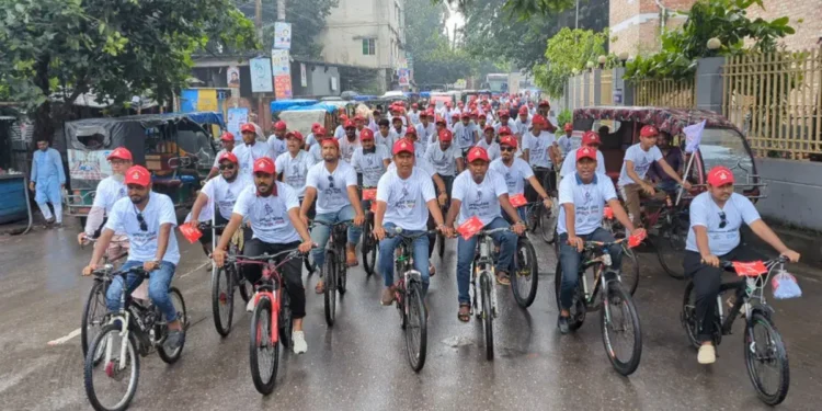 লাল কার্ড দেখিয়ে মাদককে না বললেন পাবনার তরুণ সমাজ; মাদকবিরোধী সাইকেল র্যালী অনুষ্ঠিত