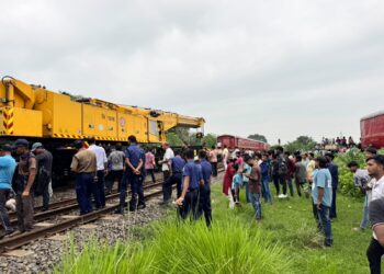 ঈশ্বরদীতে লাইনচ্যুত বগি উদ্ধার, ৬ ঘন্টা পর রেল যোগাযোগ স্বাভাবিক