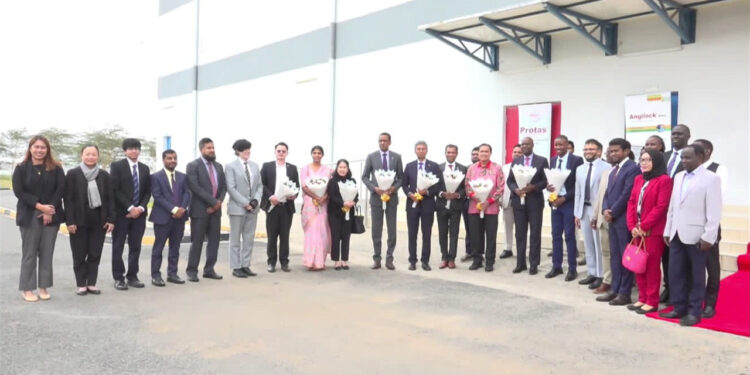 আফ্রিকায় স্কয়ারের কারখানায় কূটনীতিকদের ঢল: বৈশ্বিক বাণিজ্যে বাংলাদেশের নতুন অধ্যায়