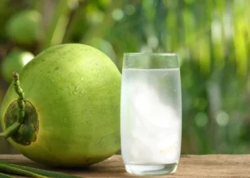 কিডনি রোগীদের এড়িয়ে চলতে হবে ডাবের পানি