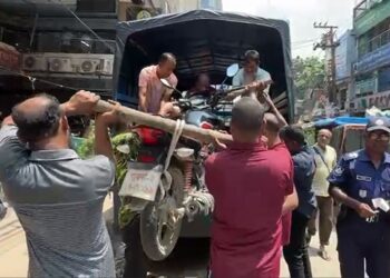 যানজট নিরসনে ট্রাফিক পুলিশের অভিযান; ২০টি যানবাহন জব্দ, মামলা ২৪টি