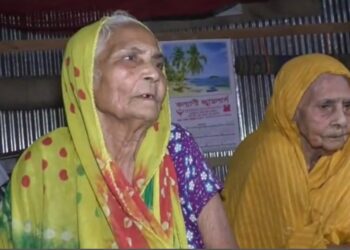 এক শতাব্দীর বন্ধন ১৩০ বছরের মা আর ১০০ বছরের মেয়ের জীবনের লড়াই