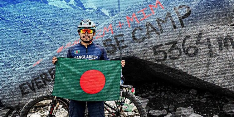 বাইসাইকেলে চড়ে এভারেস্ট বেস ক্যাম্প জয়