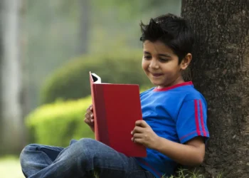 বই পড়া মস্তিষ্কের স্বাস্থ্য ভালো রাখে