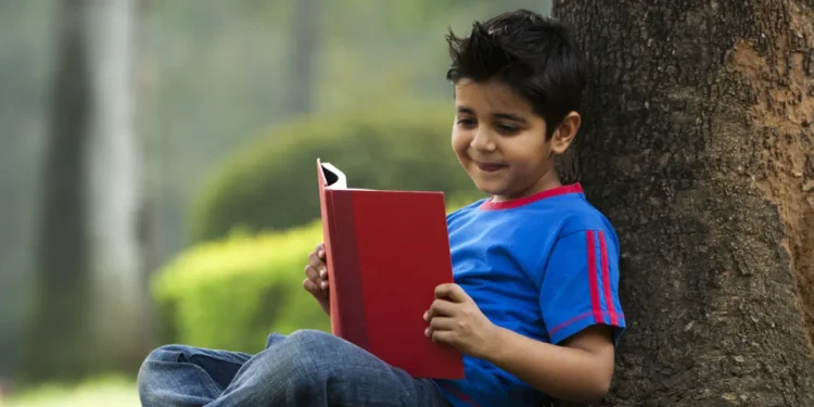 বই পড়া মস্তিষ্কের স্বাস্থ্য ভালো রাখে