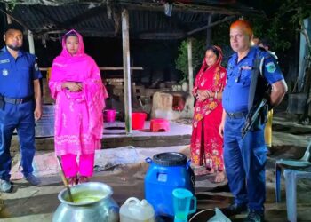 ব্লিচিং পাউডার, জেল ও পামওয়েল দিয়ে তৈরি হচ্ছিল নকল দুধ ; লাখ টাকা জরিমানা