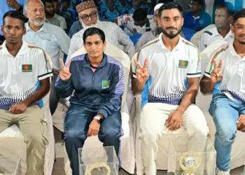 মুর্শিদাবাদে বিশ্ব দূরপাল্লা সাঁতারে স্বর্ণসহ বাংলাদেশের ৪ পদক