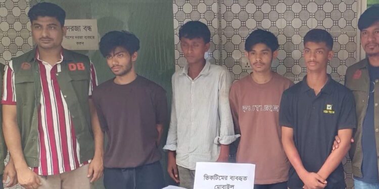 ইশায়াত হত্যা: আসামিদের ডিএনএ টেস্টসহ ৩ দাবিতে কুবি শিক্ষকদের মানববন্ধন