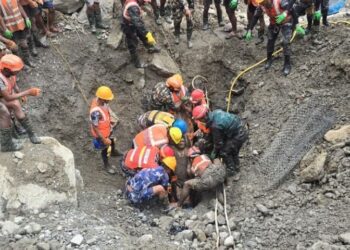 সুরঙ্গ থেকে ৯ দিন পর জীবিত উদ্ধার নেপালি ফোরম্যান সঞ্জয় সাহ