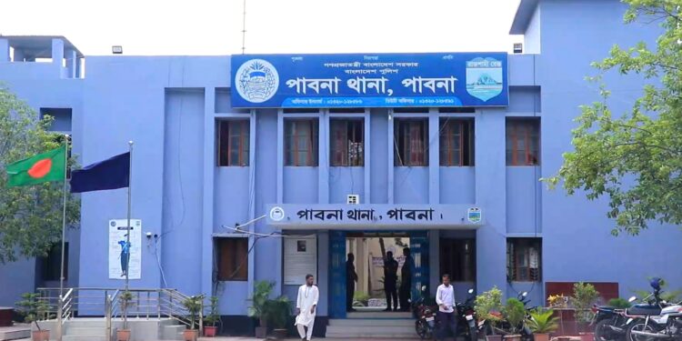 অভিমান করে পাবনা থেকে সীমান্তের পথে তিন স্কুলছাত্রী; পুলিশের সহায়তায় উদ্ধার