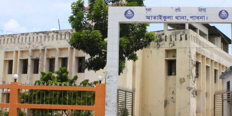 আতাইকুলায় ভিমরুলের কামড়ে আহত ২ শিশুর মৃত্যু