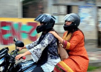 ঢাকার রাস্তায় নারীদের স্বস্তির যাত্রায় নারী চালকদের ‘মায়া রাইড’