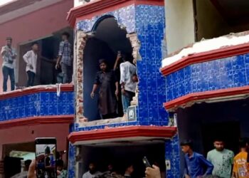 পাবনায় ধর্ষকের বাড়ি গুঁড়িয়ে দেয়ার পর এবার লুট হচ্ছে মাটি; তৈরী হবে পুকুর