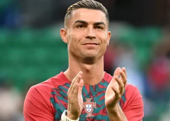 রোনালদোর ৪০ সেকেন্ডের বেতনেই উঠে আসবে জরিমানার টাকা!