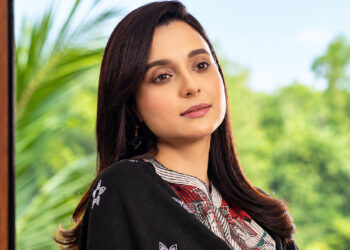 বিচ্ছেদের গুঞ্জনে সরব শোবিজ, এখনো নীরব সাবিলা নূর