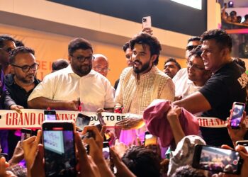 জমকালো আয়োজনে পাবনায় সেইলর আউটলেটের উদ্বোধন করলেন চিত্রনায়ক সিয়াম